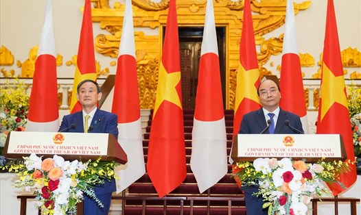 Thủ tướng Nguyễn Xuân Phúc và Thủ tướng Nhật Bản Suga Yoshihide gặp gỡ báo chí. Ảnh: VGP.