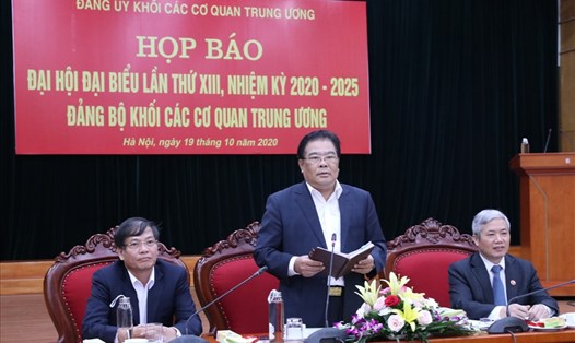 Các đại biểu thông tin họp báo về Đại hội Đại biểu Đảng bộ Khối các cơ quan Trung ương nhiệm kỳ 2020-2025. Ảnh Ngô Khiêm.