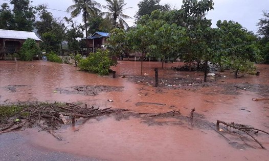 Các tỉnh miền Trung bị thiệt hại nặng nề do mưa lũ. Ảnh: Lao Động