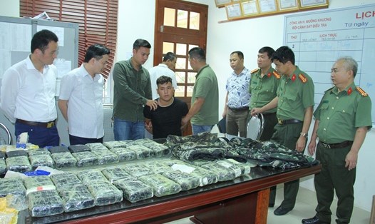Bắt giữ số lượng ma túy tổng hợp "khủng" tại huyện Mường Khương, tỉnh Lào Cai. Ảnh: Tống Huệ/Công an Lào Cai