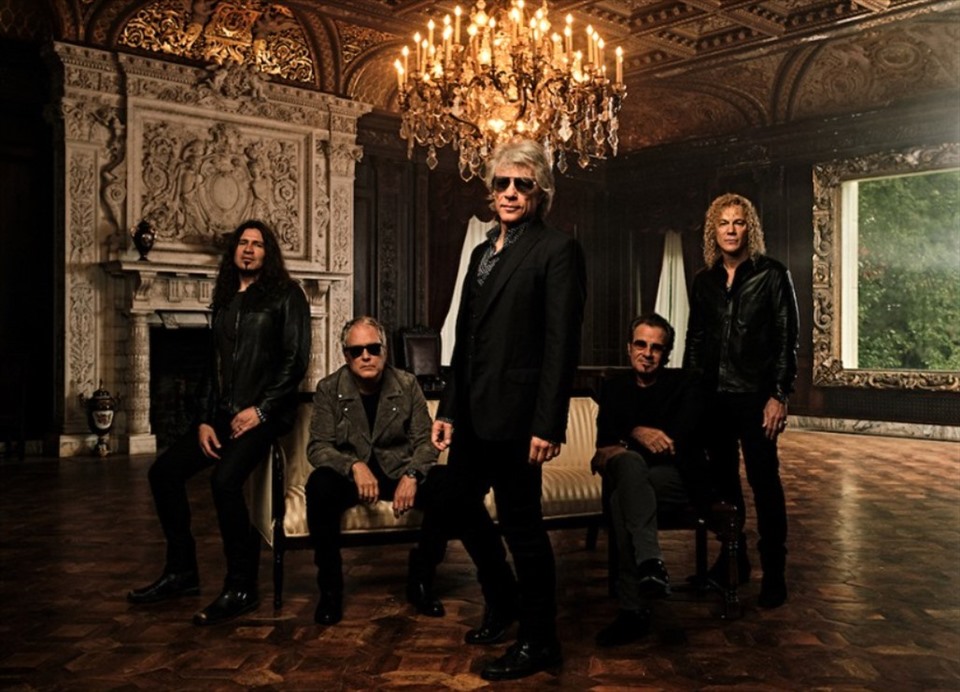 Bluemato giới thiệu album đầu tay “Gió thổi mạnh”