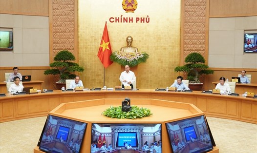 Thủ tướng Nguyễn Xuân Phúc chủ trì phiên họp Chính phủ tháng 9.2020. Ảnh VGP