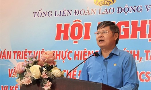 Phó Chủ tịch Tổng LĐLĐ Việt Nam Phan Văn Anh phát biểu tại hội nghị. Ảnh Nam Dương