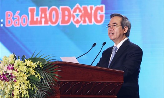 Đồng chí Nguyễn Văn Bình, Uỷ viên Bộ Chính trị, Bí thư Trung ương Đảng, Trưởng ban Kinh tế Trung ương phát biểu tại buổi lễ. Ảnh: Tô Thế