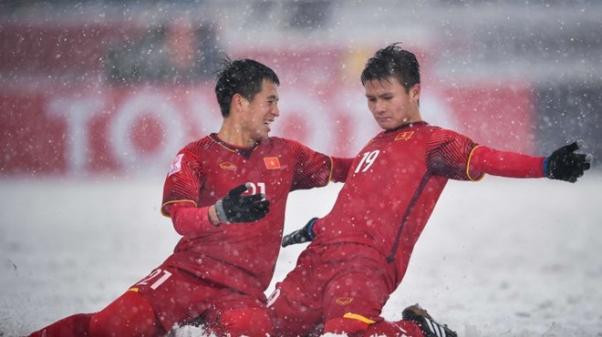 AFC so “cầu vồng tuyết” của Quang Hải với những cú đá phạt của Beckham