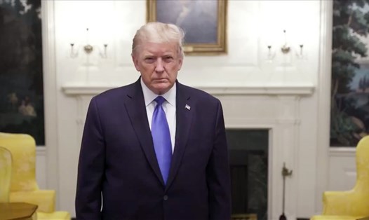 Hình ảnh Tổng thống Donald Trump trong video đầu tiên trên Twitter sau khi mắc COVID-19. Ảnh: CNN.