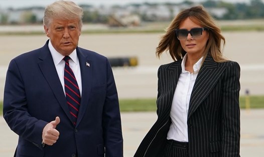 Đệ nhất phu nhân Melania Trump tháp tùng Tổng thống Donald Trump đến cuộc tranh luận hôm 29.9. Ảnh: AFP