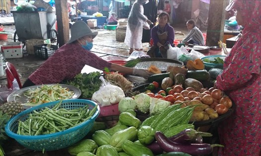 Giá rau xanh Đà Nẵng tăng gấp 4 lần do mưa lũ. Ảnh: Thuỳ Trang