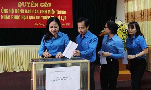 Ông Nguyễn Văn Cảnh phát động cán bộ, viên chức, đoàn viên công đoàn toàn tỉnh tham gia ủng hộ. Ảnh: LĐLĐ tỉnh Bắc Giang.