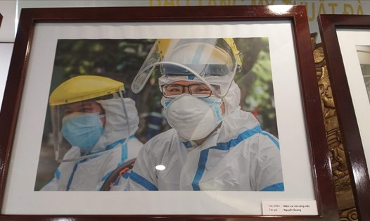 Triển lãm tranh ảnh “Đà Nẵng tuyến đầu chống COVID-19”. Ảnh: Thuỳ Trang
