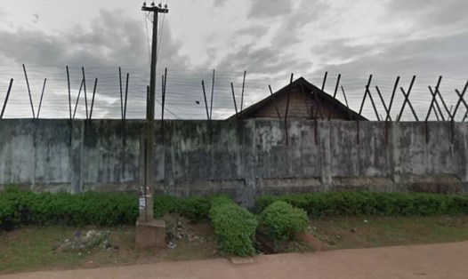 Nhà tù Benin nơi xảy ra bạo loạn và vượt ngục hàng loạt hôm 19.10 ở Nigeria. Ảnh: Newsweek.