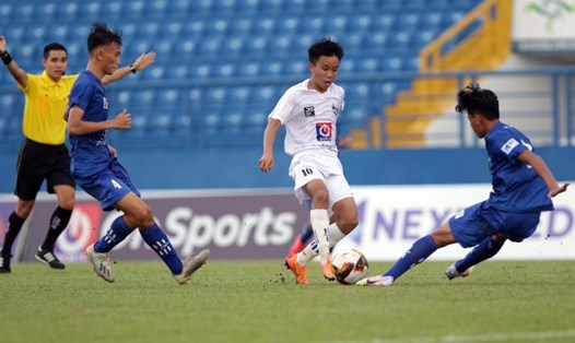 U15 Quảng Nam (áo trắng) có 4 điểm sau 2 trận tại Giải U15 Quốc gia - Next Media 2020. Ảnh: Next Media.