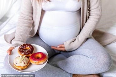 Phụ nữ mang thai cần kiểm soát cân nặng tránh béo phì. Ảnh minh họa.