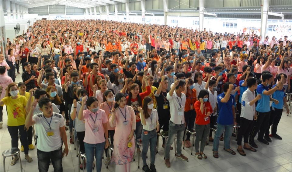 Đoàn viên, NLĐ hưởng ứng phong trào thi đua lao động sản xuất giỏi do CĐ phối hợp Giám đốc công ty phát động. Ảnh: Cẩm Tú