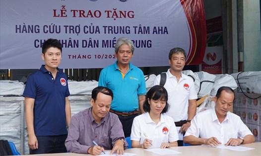 Trung tâm AHA đã quyết định chuyển hàng viện trợ tới người dân hai tỉnh Thừa Thiên Huế và Quảng Trị. Ảnh: Hữu Long