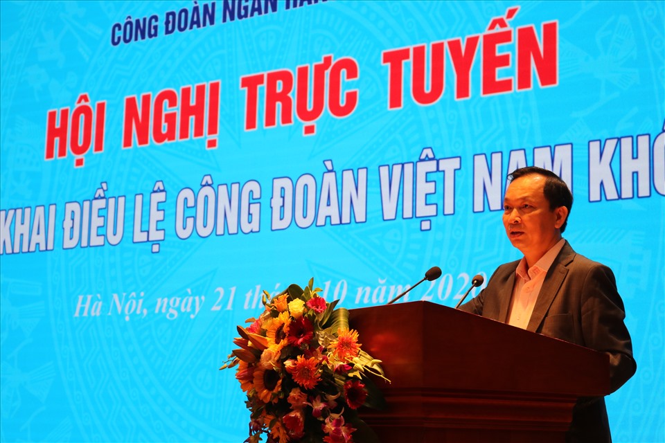 Phó Thống đốc thường trực Ngân hàng Nhà nước Đào Minh Tú phát biểu khai mạc tập huấn Điều lệ Công đoàn Việt Nam khoá XII. Ảnh: Hải Anh