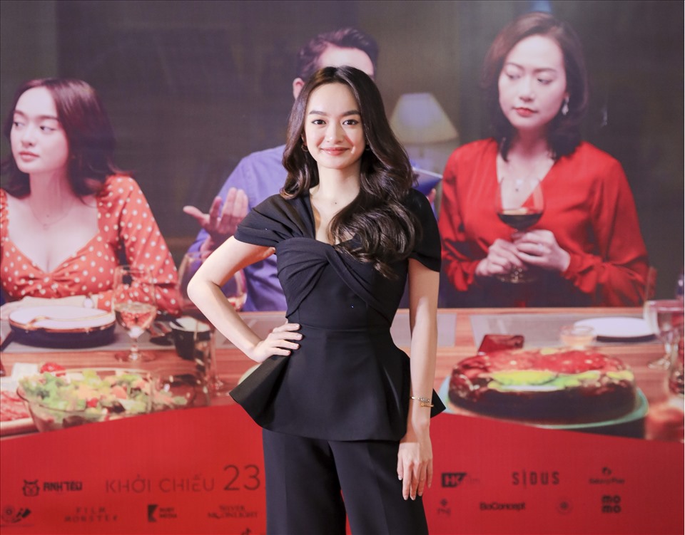 Kaity Nguyễn nổi bật với cây đen tại công chiếu phim "Tiệc trăng máu". Ảnh: BTC.
