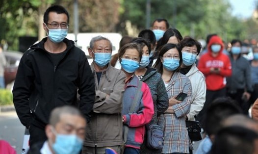 Lo ngại COVID-19 bùng phát vào mùa đông tới, Trung Quốc vẫn duy trì lệnh cấm du lịch nước ngoài theo nhóm. Ảnh: AFP