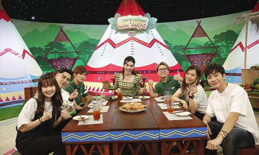 Vợ chồng nhạc sĩ Nguyễn Đình Vũ tham gia "Thiên đường ẩm thực" mùa 6. Ảnh: NSX