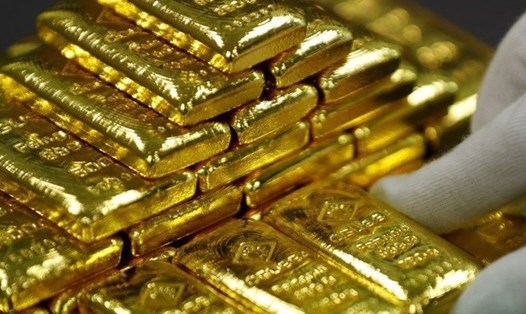 Giá vàng được dự báo sẽ cán mốc 2.500 USD/ounce trong thời gian tới. Ảnh TL
