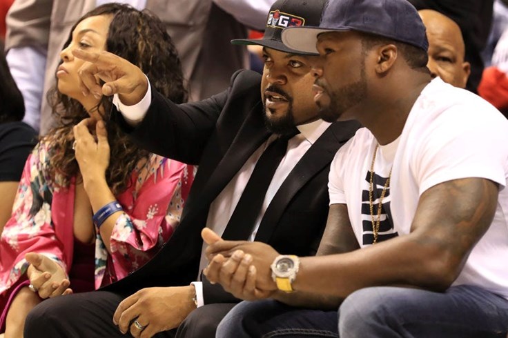 Rapper Ice Cube, 50 Cent đội mũ có chữ "Trump" và câu chuyện đằng sau