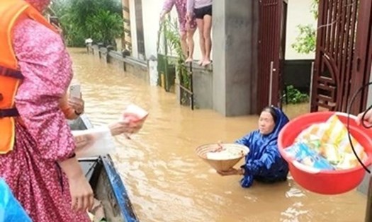 Người dân Quảng Bình đang chống chọi với tình cảnh khó khăn sau mưa lũ. Ảnh: Lê Phi Long. Ảnh minh hoạ