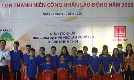 Con thanh niên công nhân lao động các Khu công nghiệp, chế xuất Hà Nội tham gia Trại hè kỹ năng năm 2020. Ảnh: Nguyễn Ngân