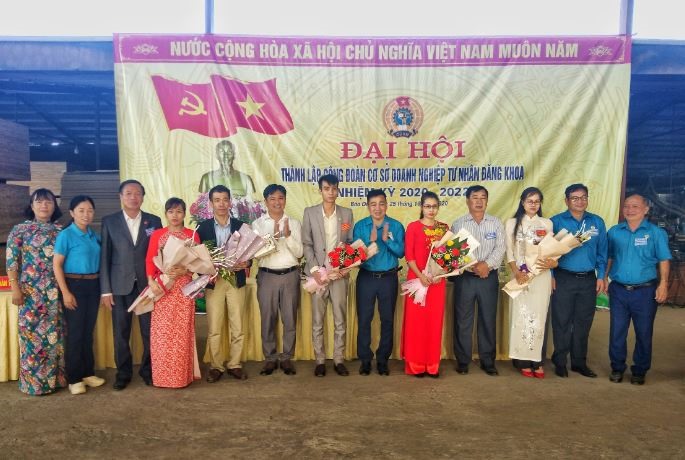 Lễ ra mắt công đoàn cơ sở. Ảnh: Thanh Hùng