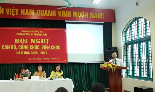 Hội nghị cán bộ, công chức, viên chức của Trường THCS Lý Thường Kiệt, quận Đống Đa. Ảnh: CĐHN