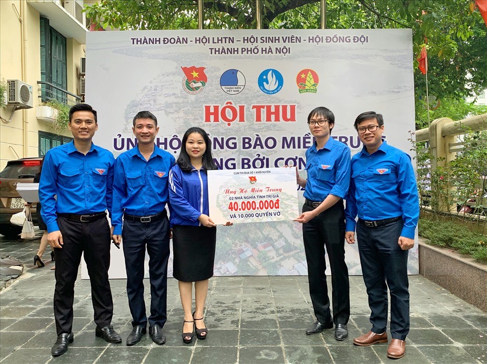 Các đơn vị tham gia ủng hộ nhân dân các tỉnh miền Trung thông qua Thành đoàn Hà Nội. Ảnh: TĐHN Các đơn vị tham gia ủng hộ nhân dân các tỉnh miền Trung thông qua Thành đoàn Hà Nội. Ảnh: TĐHN