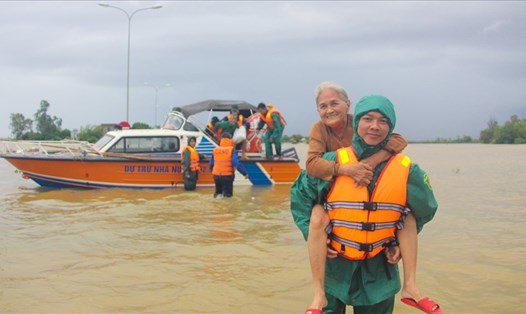 Quảng Nam, Quảng Ngãi kiên quyết sơ tán dân đến nơi an toàn trước khi bão số 9 đổ bộ. Ảnh: Thanh Chung