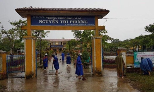 Ứng phó khẩn cấp với cơn bão số 9, Thừa Thiên Huế cho học sinh nghỉ học. Ảnh: PĐ.