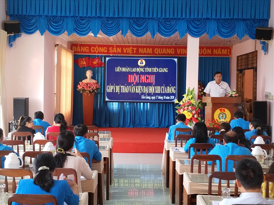Cảnh hội nghị góp ý Dự thảo Văn kiện Đại hội XIII của Đảng. Ảnh: K.Q