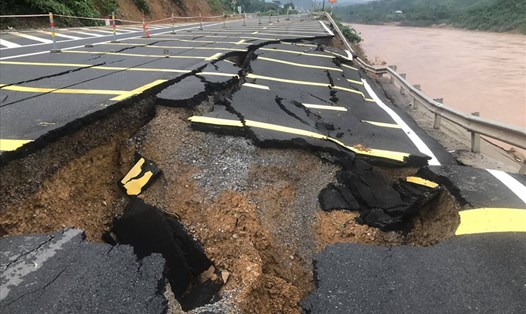 Bão số 5 với cường độ chỉ bằng một nửa bão số 9 đang tiến vào nhưng đã gây thiệt hại lớn về người và tài sản ở các tỉnh Bắc Trung Bộ. Ảnh: Phúc Đạt