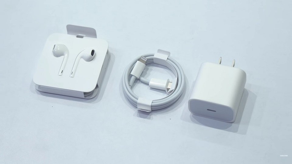 Bộ phụ kiện đang có trên iPhone hiện tại sẽ không xuất hiện trong hộp. Ảnh minh hoạ: TGDD. Bộ phụ kiện đang có trên iPhone hiện tại sẽ không xuất hiện trong hộp. Ảnh minh hoạ: TGDD.