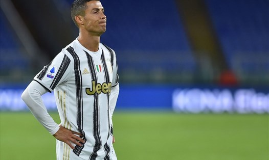 Rất đáng tiếc khi Cristiano Ronaldo không thể góp mặt để đối đầu Lionel Messi. Ảnh: Getty Images