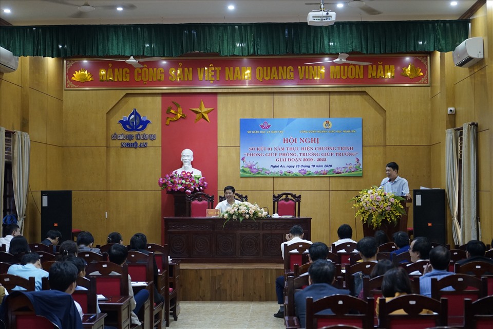 Hội nghị sơ kết chương trình “Phòng giúp phòng-Trường giúp trường” giai đoạn 2019-2022. Ảnh: QĐ