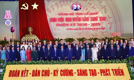 50 đồng chí vào Ban Chấp hành Đảng bộ tỉnh Cà Mau khóa XVI, nhiệm kỳ 2020 -2025 ra mắt tại Đại hội (ảnh Ban tổ chức Đại hội cung cung cấp)