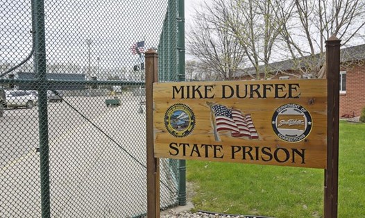 Một số lượng lớn tù nhân nhà tù ở tiểu bang Nam Dakota, Mỹ có kết quả dương tính với COVID-19. Ảnh: ABC News