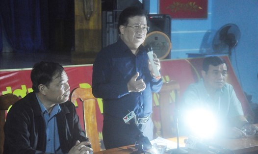 Phó Thủ tướng Trịnh Đình Dũng làm việc với lãnh đạo tỉnh Quảng Nam chiều tối 28.10. Ảnh: N.Đ/Báo Quảng Nam