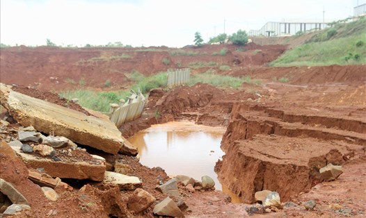 Công trình gần 1000 tỉ đồng ở Đắk Nông bị sụt lún nghiêm trọng. Ảnh: Bảo Lâm