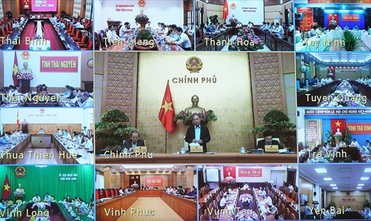 Thủ tướng Nguyễn Xuân Phúc chủ trì Hội nghị trực tuyến với các bộ, cơ quan, địa phương về tình hình thực hiện, giải ngân các chương trình, dự án ODA. Ảnh VGP