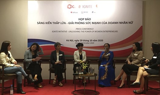Công bố Sáng kiến Thắp lửa - Giải phóng sức mạnh của doanh nhân nữ (IGNITE)  tại Việt Nam nhằm hỗ trợ các nữ doanh nhân làm chủ doanh nghiệp có từ 2-10 nhân công. Ảnh: Hải Anh