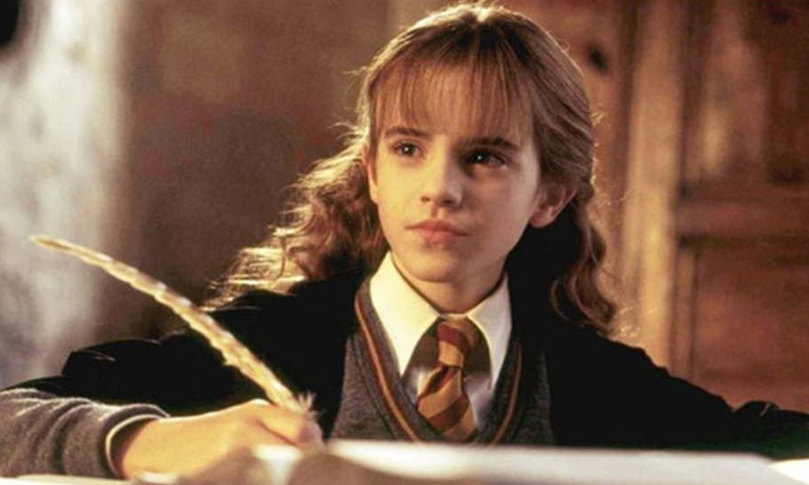 Sự thật về bộ váy dạ hội của Hermione ở Harry Potter: Bản gốc giống hệt  nàng Lọ Lem!
