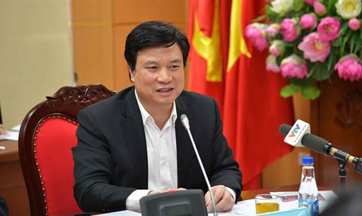 Thứ trưởng Bộ Giáo dục và Đào tạo Nguyễn Hữu Độ chia sẻ tại tọa đàm.