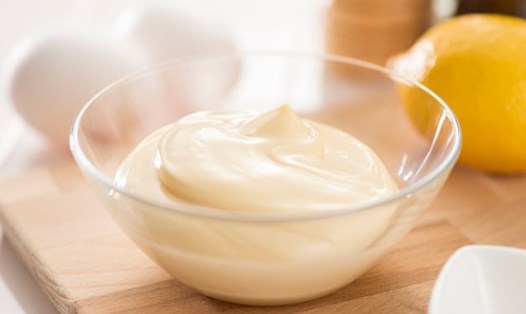 Mayonnaise có công dụng lý tưởng giúp tóc khỏe mạnh, chống lão hóa tóc sớm. Ảnh nguồn: Mnet.