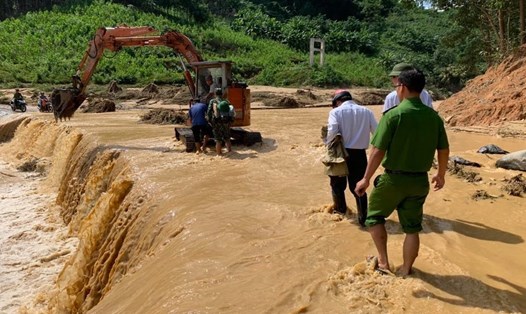 Nhiều tuyến đường lên vùng cao Phước Sơn, Quảng Nam bị chia chắt vì lũ và sạt lở. Ảnh: Nguyễn Kỷ