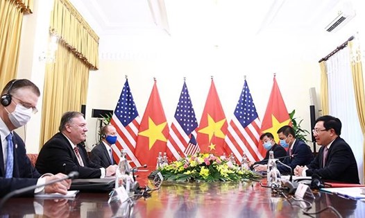 Phó Thủ tướng, Bộ trưởng Ngoại giao Phạm Bình Minh hội đàm với Ngoại trưởng Mỹ Michael Pompeo. Ảnh: BNG