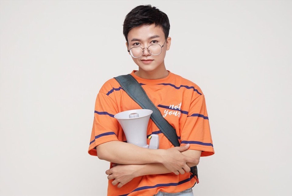 Nghệ sĩ Bùi Công Nam chia sẻ về câu chuyện của những bản hit. Ảnh: CTCC Nghệ sĩ Bùi Công Nam chia sẻ về câu chuyện của những bản hit. Ảnh: CTCC