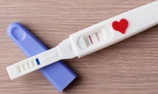 Có thai ngoài tử cung gây ảnh hưởng tới sức khỏe sinh sản và tính mạng của thai phụ. Đồ họa: Hồng Nhật